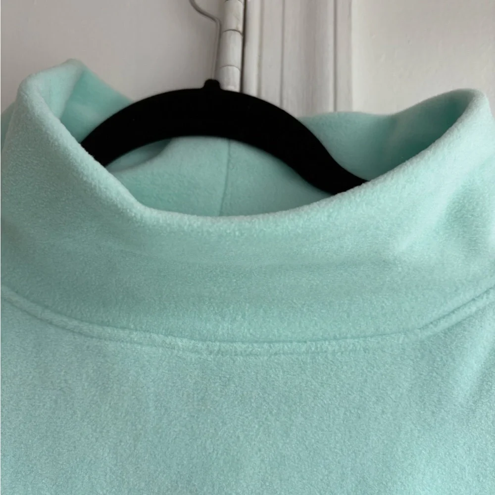Vineyard Vines Cozy Fleece Top Funnel Neck in crystal blue (teal)